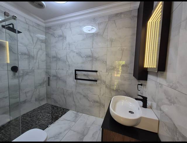 7 BEDROOM HOUSE FOR SALE IN LASIANDRA